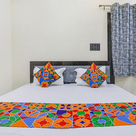 Fabexpress Awadh Inn - 400M From Shri Ram Janam Bhumi Ayodhya Exteriör bild