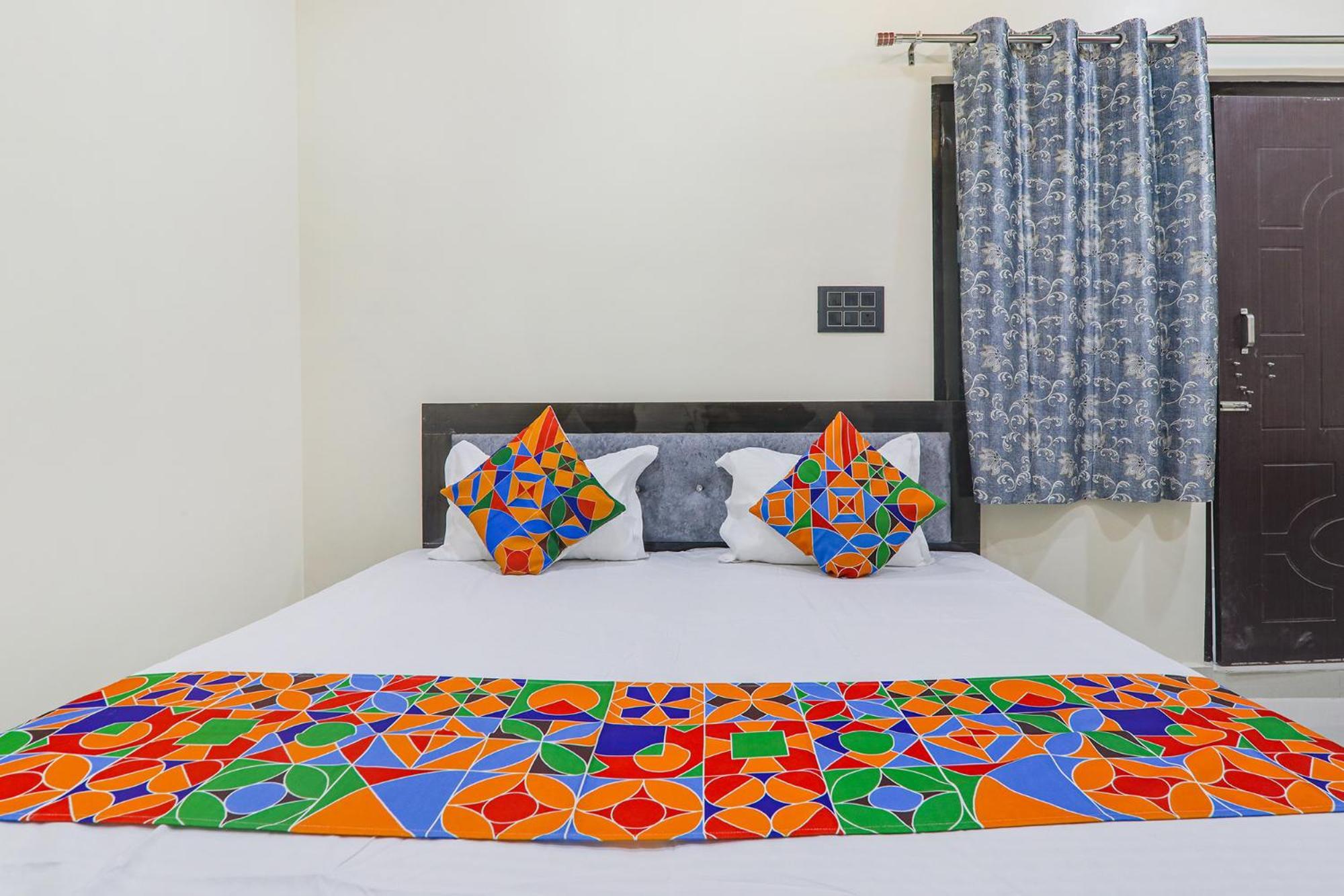 Fabexpress Awadh Inn - 400M From Shri Ram Janam Bhumi Ayodhya Exteriör bild
