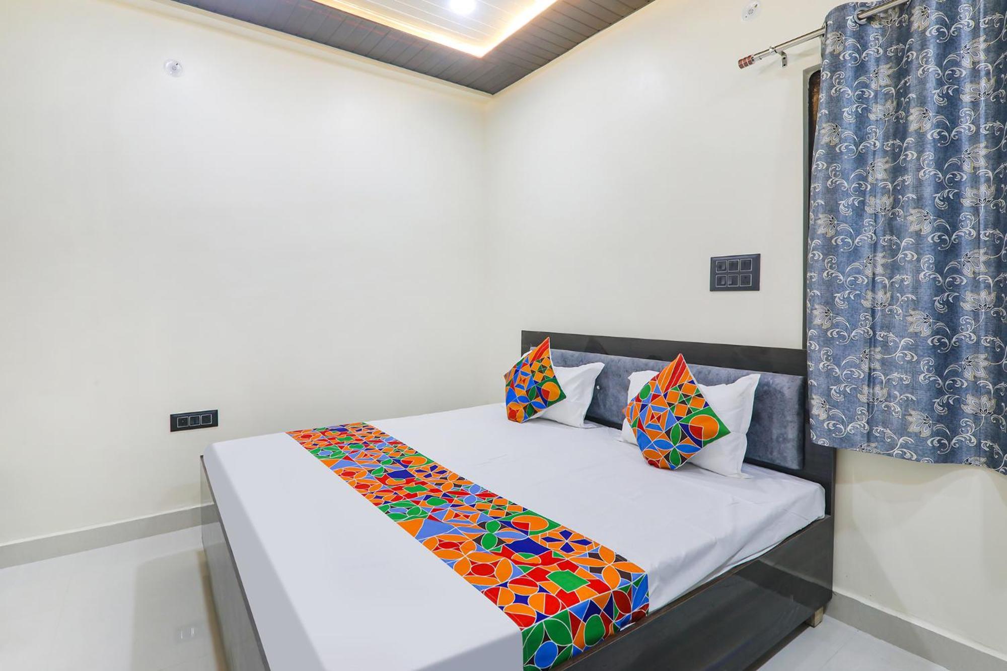 Fabexpress Awadh Inn - 400M From Shri Ram Janam Bhumi Ayodhya Exteriör bild