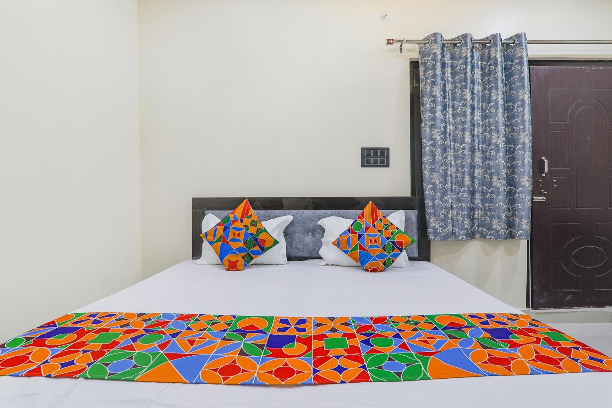 Fabexpress Awadh Inn - 400M From Shri Ram Janam Bhumi Ayodhya Exteriör bild
