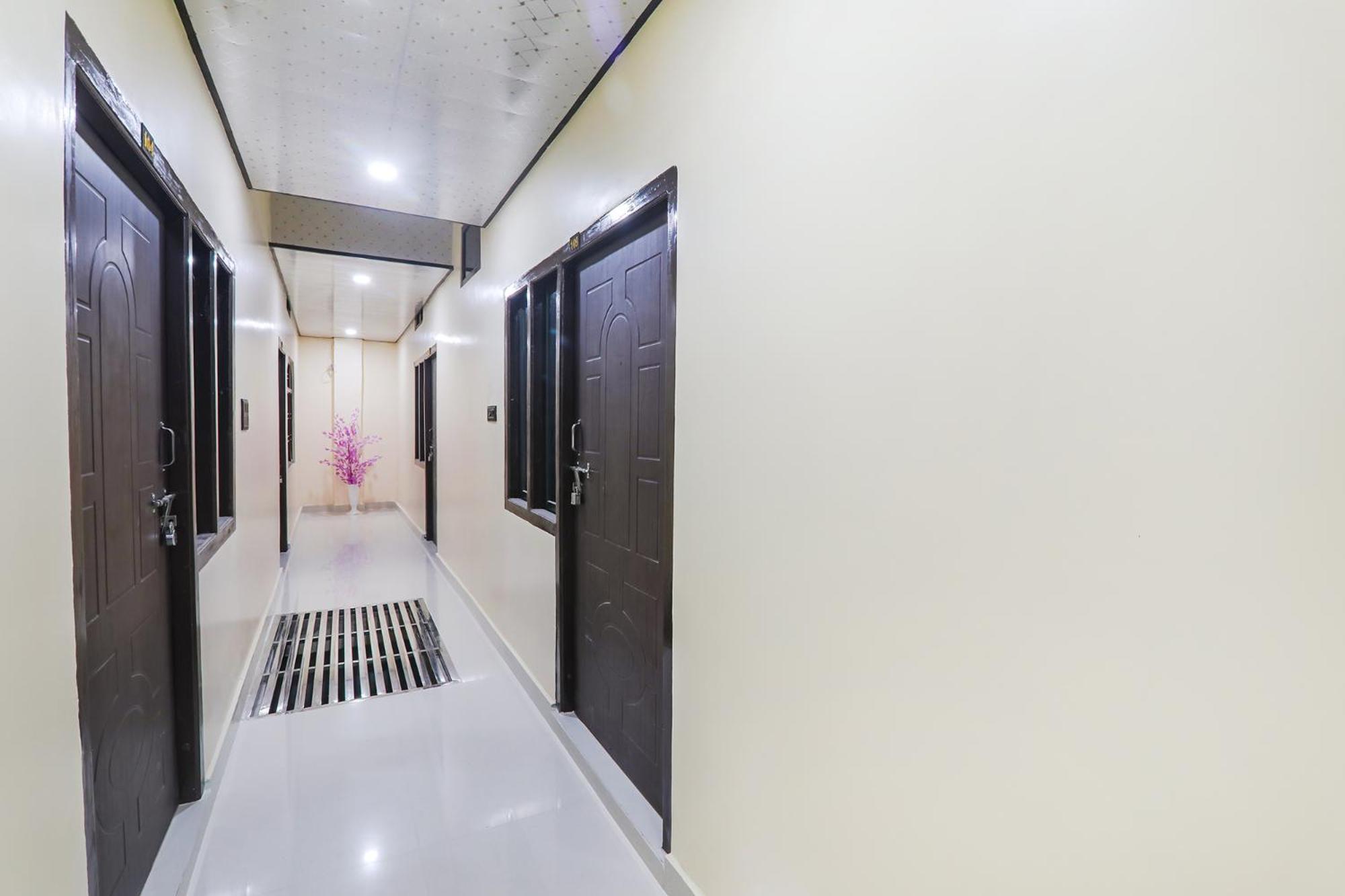 Fabexpress Awadh Inn - 400M From Shri Ram Janam Bhumi Ayodhya Exteriör bild