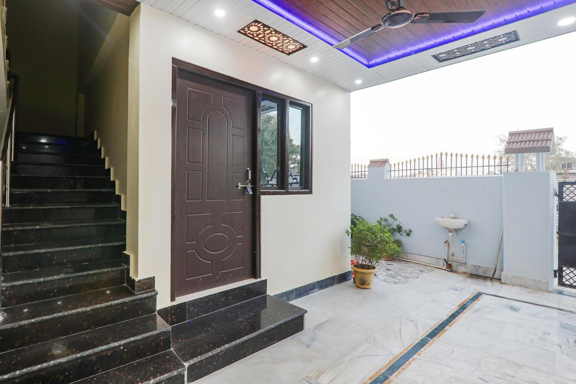 Fabexpress Awadh Inn - 400M From Shri Ram Janam Bhumi Ayodhya Exteriör bild