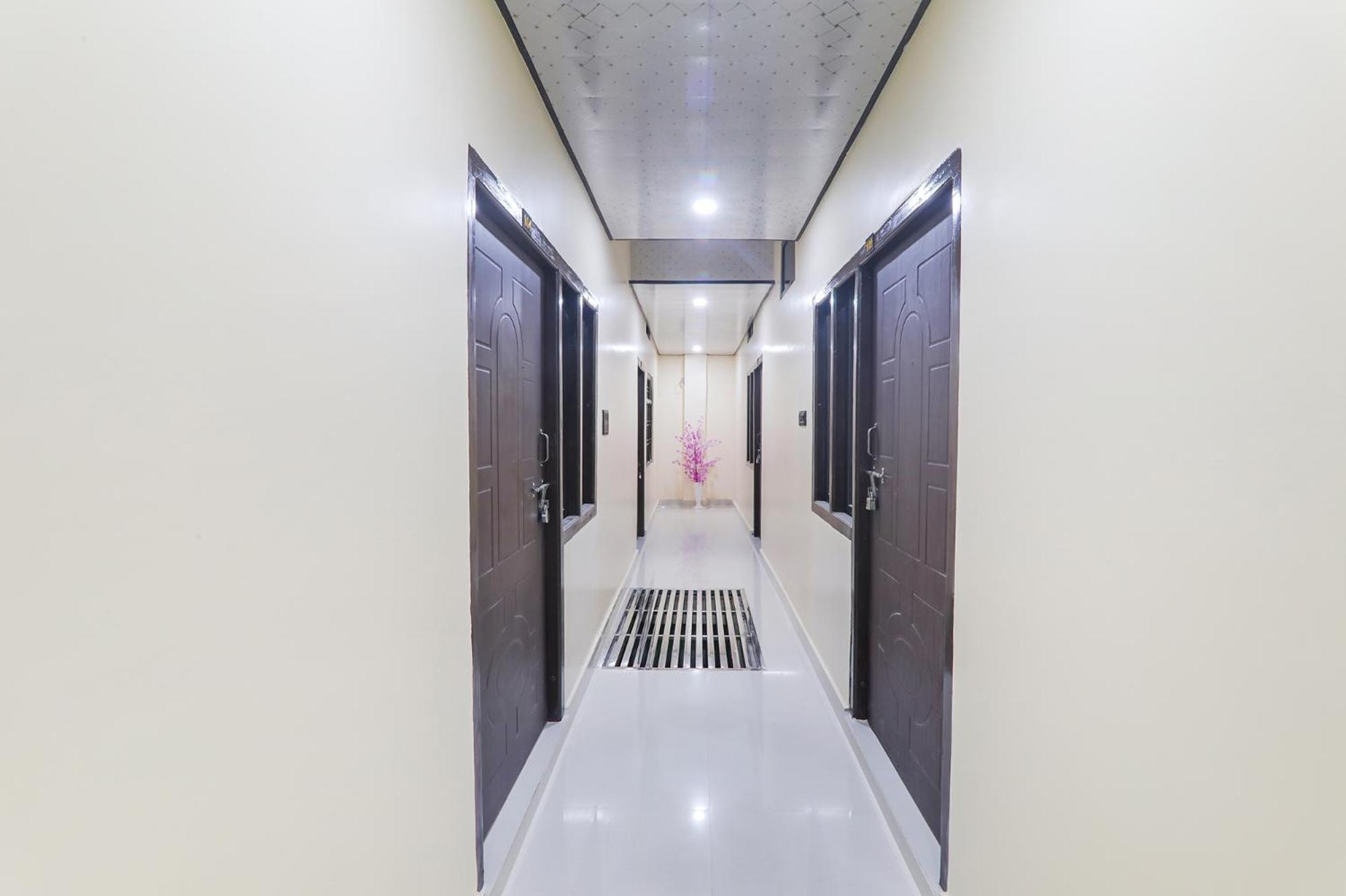 Fabexpress Awadh Inn - 400M From Shri Ram Janam Bhumi Ayodhya Exteriör bild